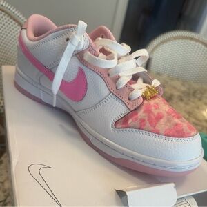 Nike White & Pink Low-Top Sneakers Brand New Size 10